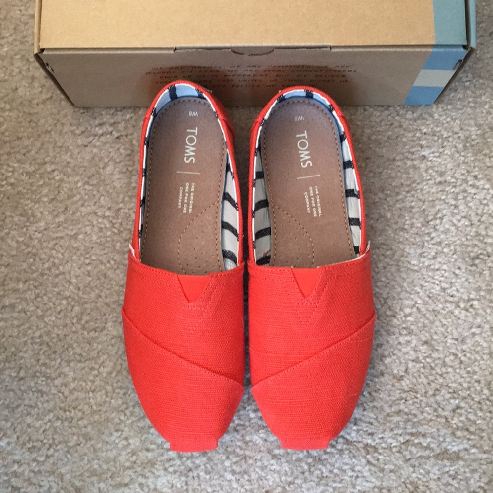TOMS classic heritage canvas shoes - size 8 red